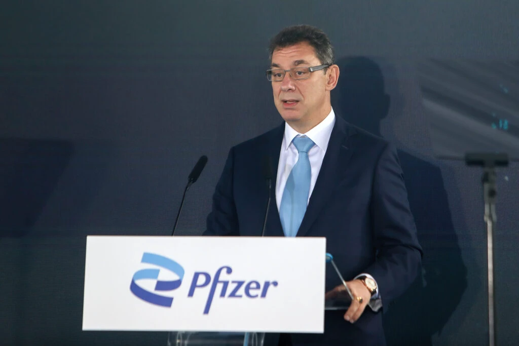 Directorul general al Pfizer, Albert Bourla, are COVID din nou: ”Nu am simptome”