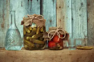 Rețeta bunicii. Cum facem castraveți murați în saramură, fără oțet