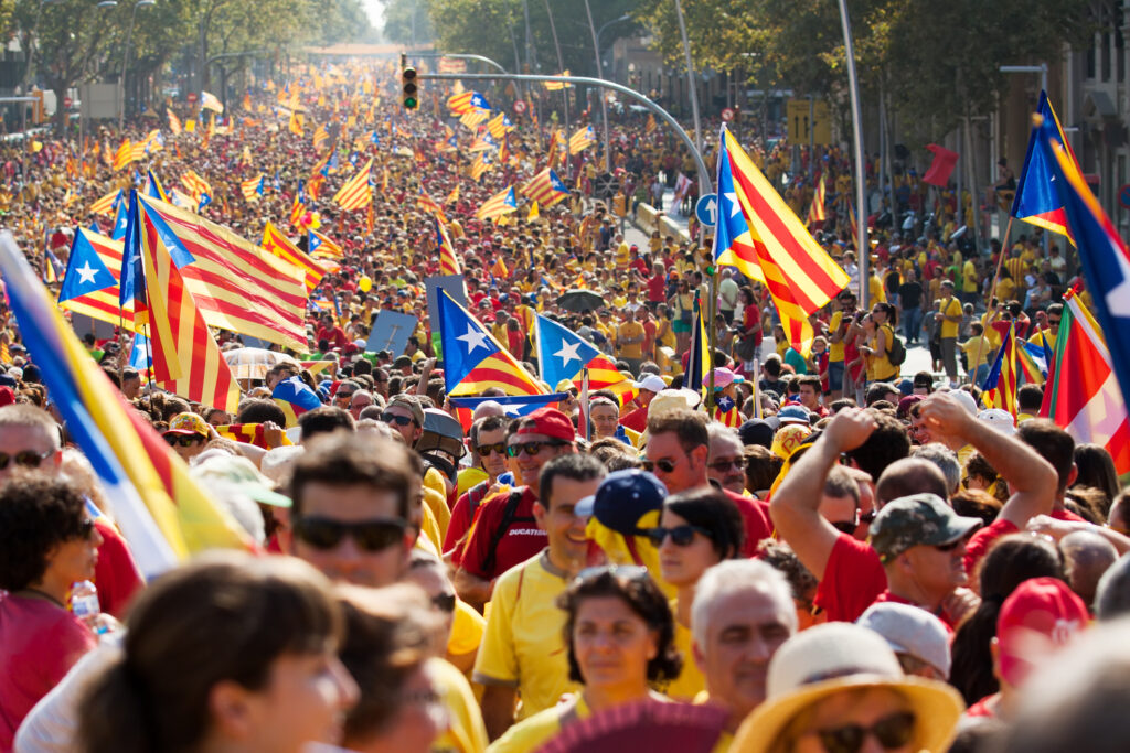 Manifestaţie de amploare la Barcelona! Oamenii au cerut din nou independenţa Cataloniei