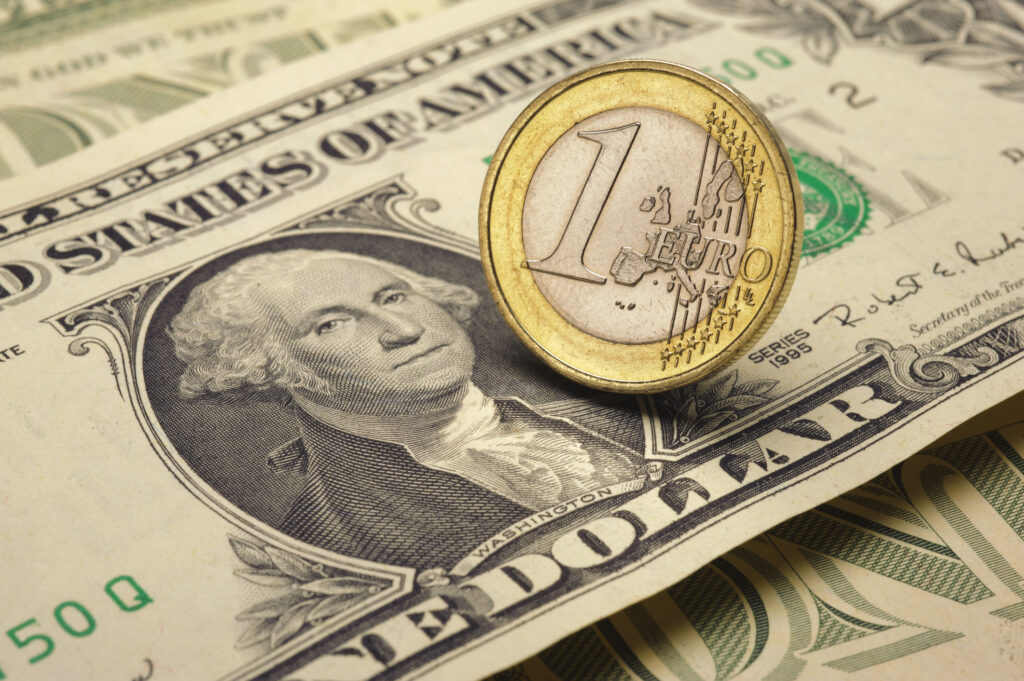 Curs valutar miercuri, 23 noiembrie. Cât valorează astăzi moneda euro şi dolarul american? Cifre oficiale BNR