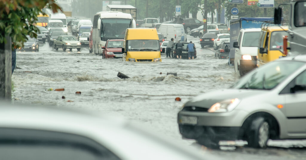 Alertă de inundaţii în România! Hidrologii au emis Cod portocaliu. Care sunt zonele vizate