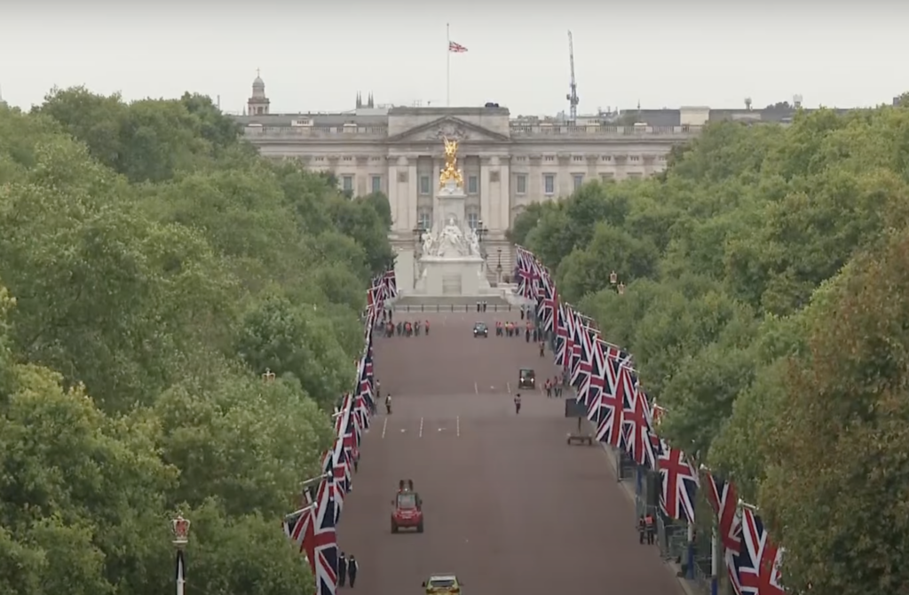 Trupul neînsufleţit al reginei Elisabeta a II-a va fi depus la Palatul Buckingham. Familia Regală a României participă la funeralii VIDEO