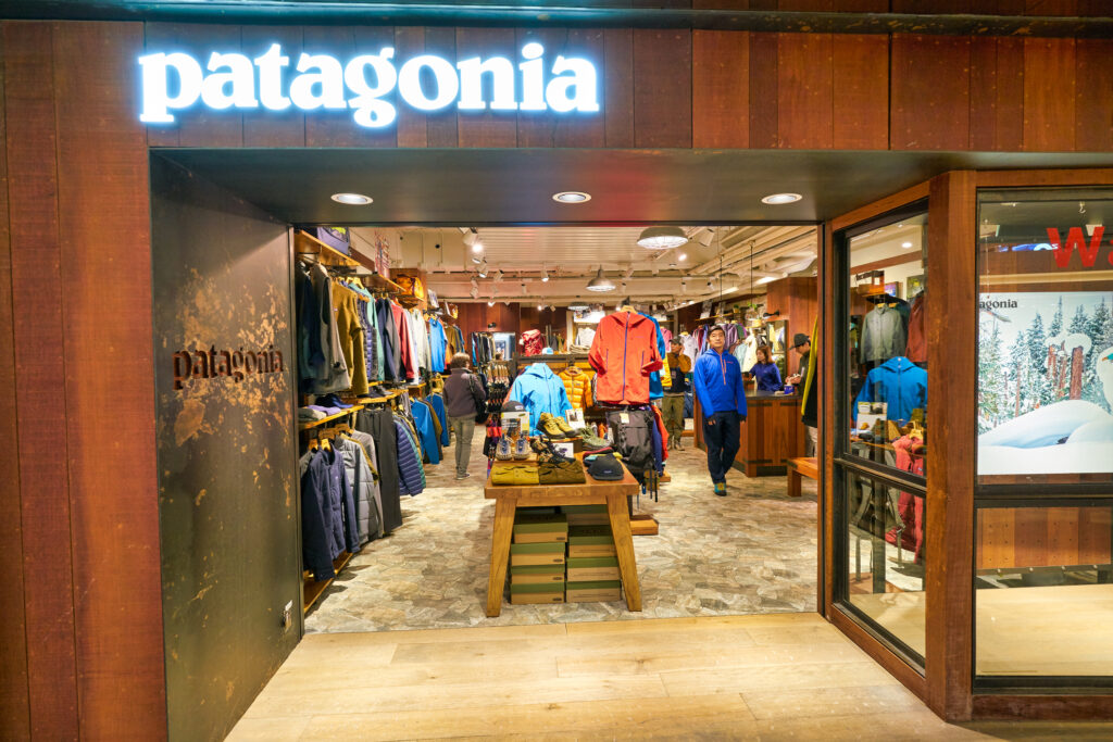 Fondatorul Patagonia a renunţat la dreptul de proprietate asupra companiei. Banii vor merge către lupta cu criza de mediu