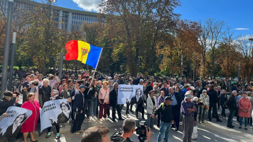 Adrian Cioroianu, despre protestele de la Chișinău: Moscova încearcă să transforme Modova într-un model eșuat