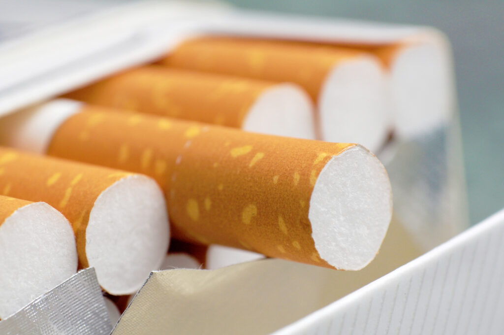 Media vârstei de debut în consumul țigărilor este de 18 ani. Agenţia Naţională Antidrog a realizat un nou studiu