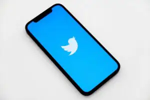 Acționarii Twitter votează pentru aprobarea ofertei lui Elon Musk de a cumpăra compania