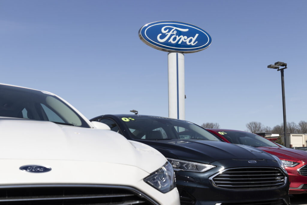 Criza semiconductorilor. Ford Craiova îşi trimite iarăşi angajaţii în şomaj tehnic