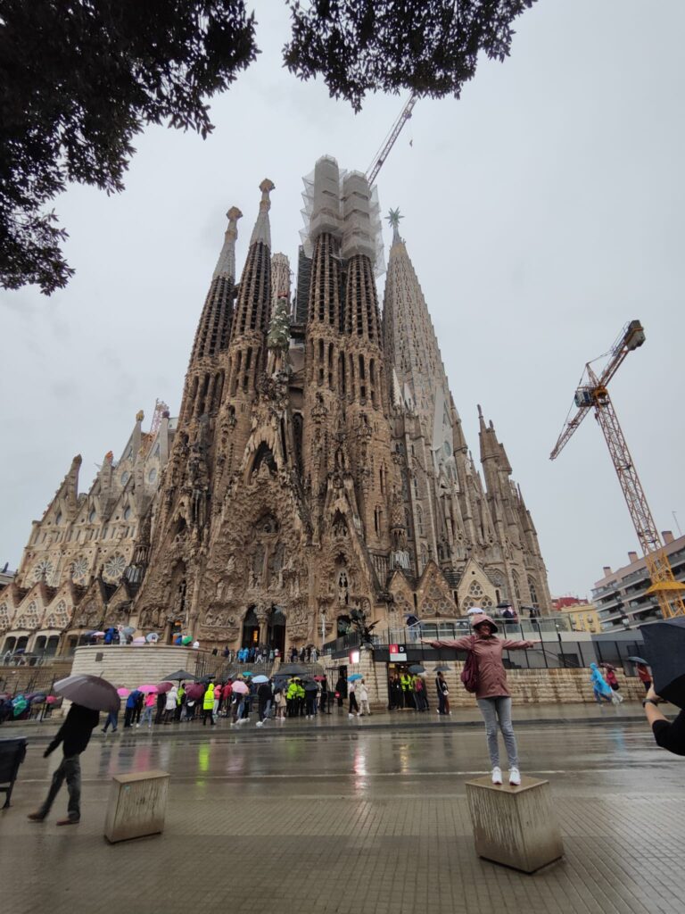 EXCLUSIV. Povești din Barcelona, orașul unde românii se simt ca acasă. Sagrada Familia, biserica începută acum 140 de ani și neterminată