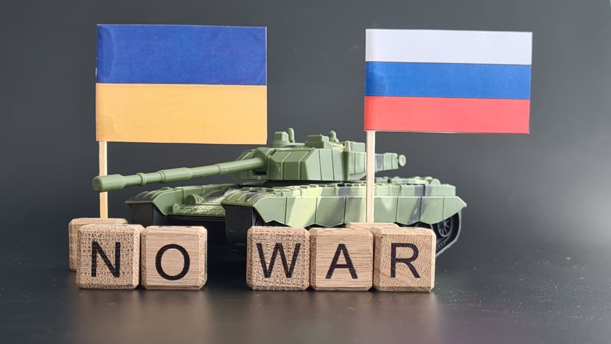 Rusia și Ucraina o dau la pace? Rușii sunt pregătiți. Au retras trupele