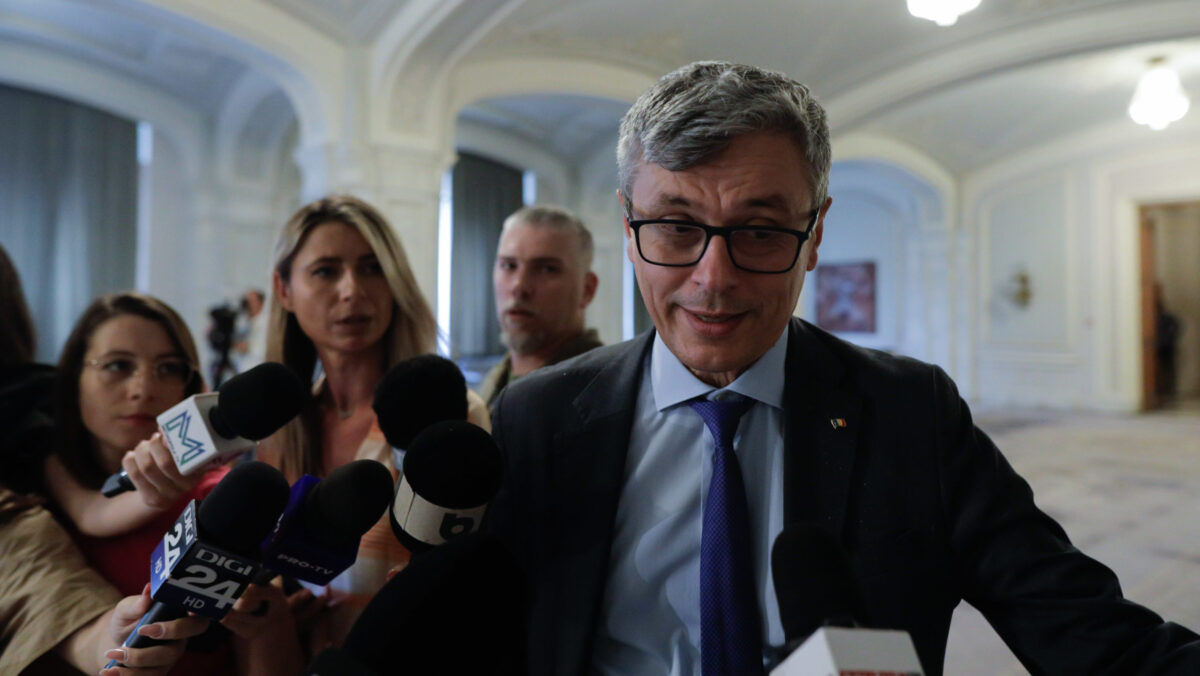 Scumpirea carburanților ar putea fi limitată prin acorduri energetice. Virgil Popescu: România are un avantaj strategic pe care trebuie să îl folosească