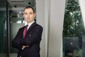Condițiile volatile accelerează piața mondială a energiei regenerabile. Studiu EY