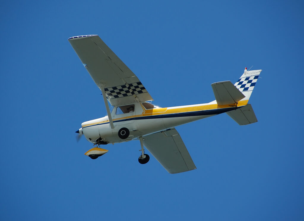 O aeronavă de mici dimensiuni a aterizat forțat în Iași. ISU a trimis mai multe echipe medicale