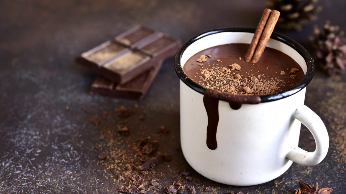 Cea mai bună rețetă de ciocolată caldă. Băutura ideală pentru o zi rece de toamnă
