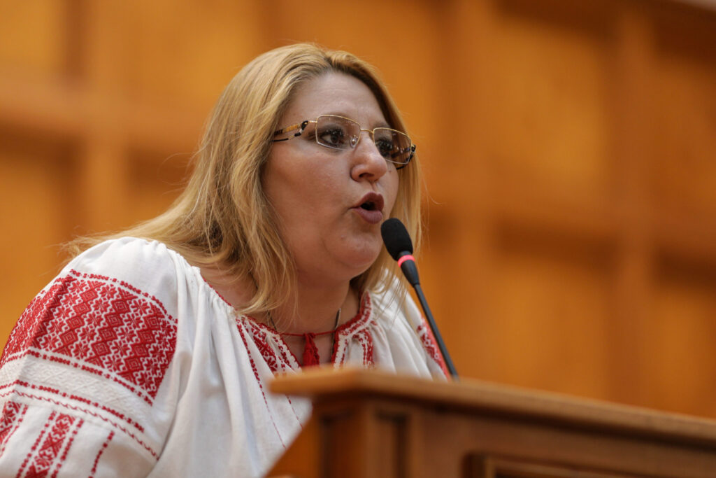 Diana Șoșoacă, după ce a fost acuzată că a participat la vânzarea Petrom: „Ne vedem în fața procurorului”