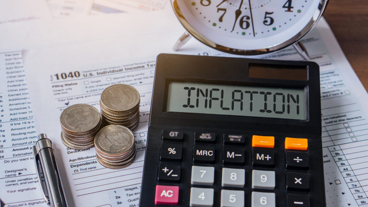 CFA România: Leul se va deprecia până la 5,0438 lei/euro iar rata inflaţiei ajunge la 8,21%