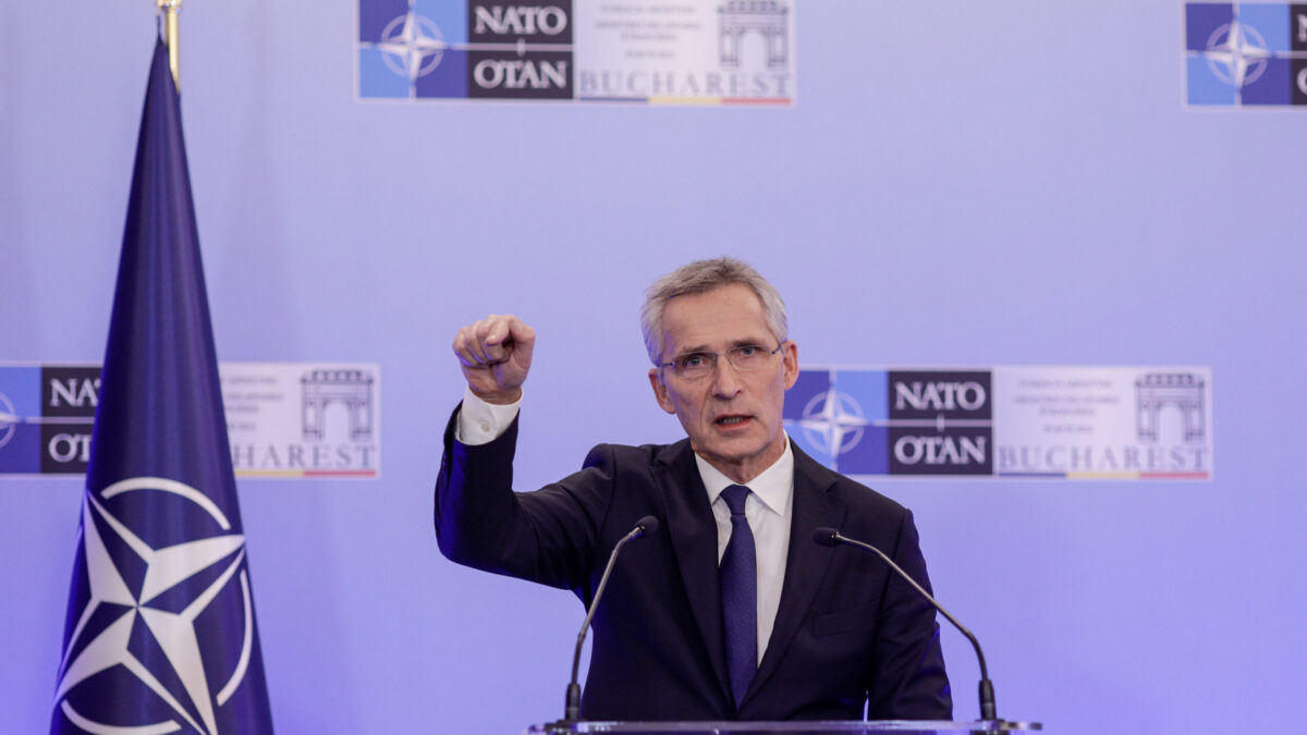 Jens Stoltenberg promite că NATO va moderniza armata Ucrainei
