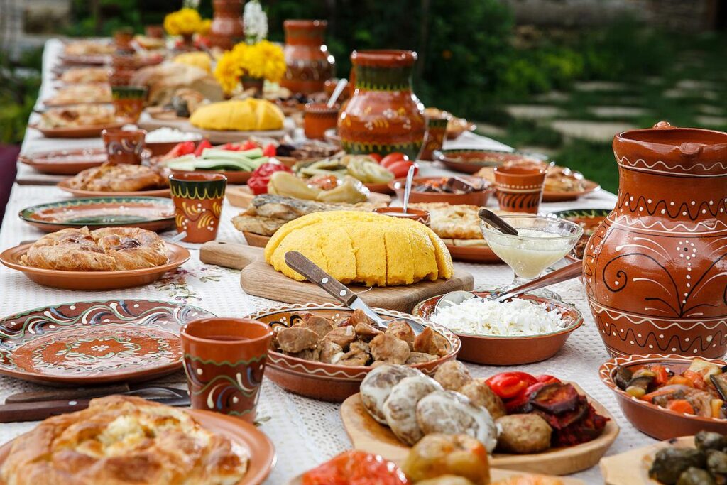 Mare atenție la masa de 1 Decembrie! Un român poate consumă până la 68 de aditivi alimentari. Avertisment InfoCons