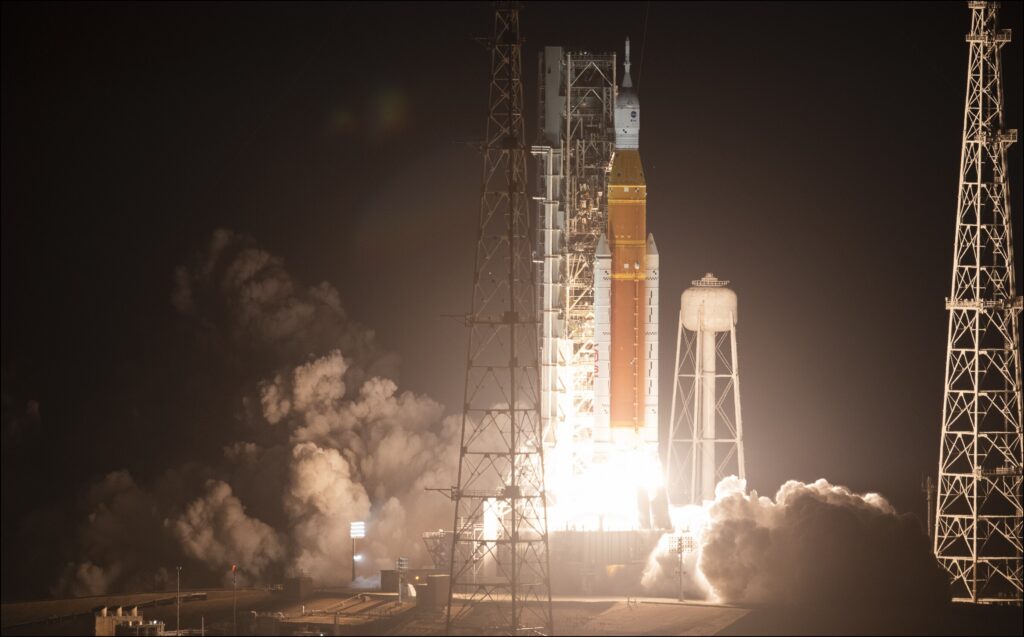 NASA lansează misiunea lunară Artemis 1 cu cea mai puternică rachetă a sa de până acum (VIDEO)