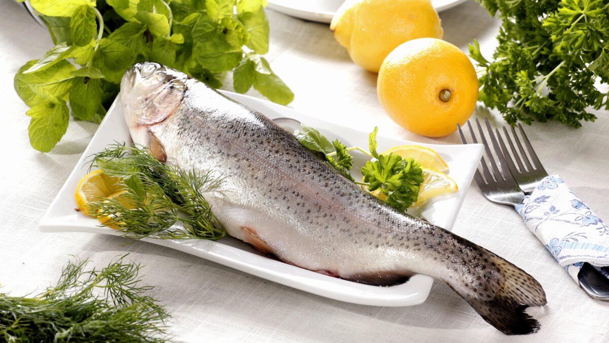 Cele mai bune alimente pentru a avea rinichi sănătoși. Tot ce trebuie să știți despre efectele peștelui gras