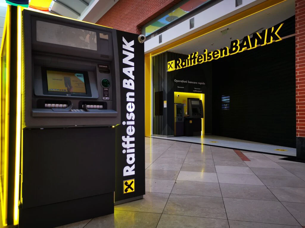 Raiffeisen Bank reafirmă angajamentul față de România, după ce Rareș Bogdan a cerut boicotarea băncii. Grupul Erste a făcut la fel