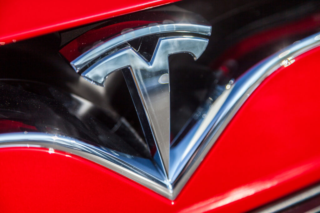 CPCA: Tesla și BYD au înregistrat livrări record de vehicule produse în China în al doilea trimestru din 2023