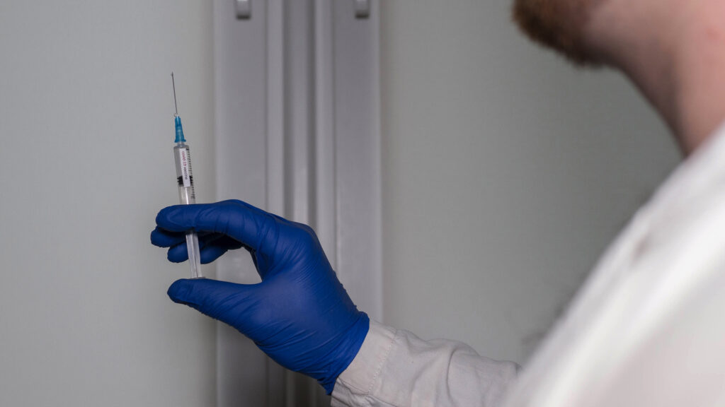 Alexandru Rafila: 1,1 milioane de persoane s-au vaccinat antigripal. Dozele rămase s-ar putea epuiza in noiembrie