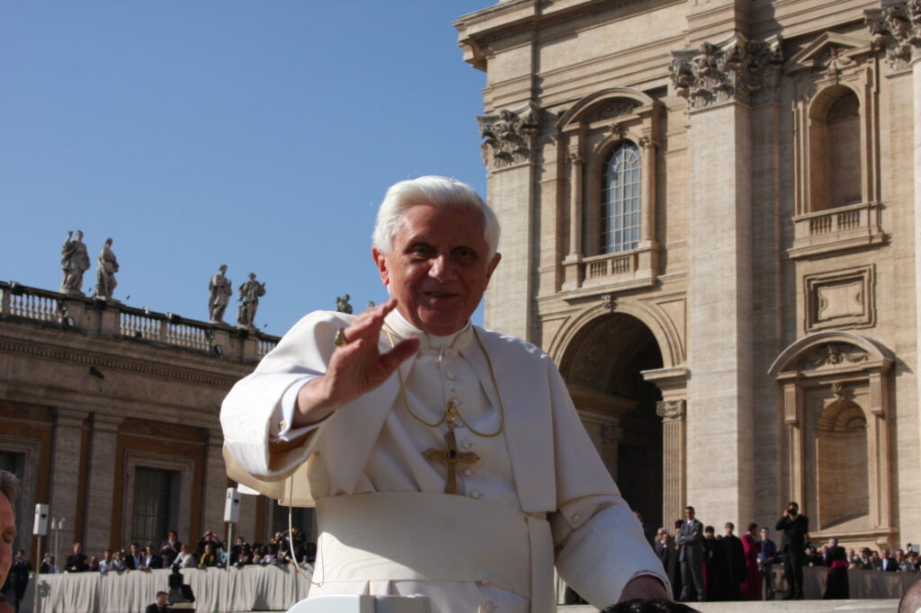 Motivul real pentru care a demisionat Papa Benedict al XVI-lea! Adevărul a ieșit la iveală abia după moartea sa