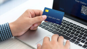 card_card de credit_bani pe card_cumpărături online