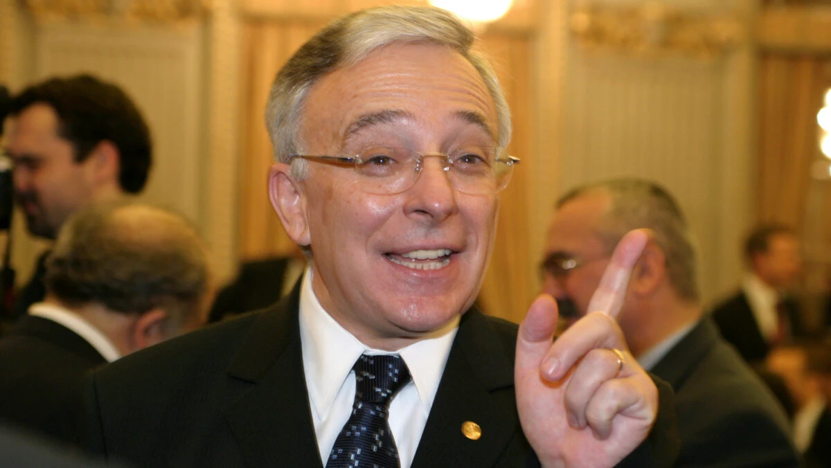 Mugur Isărescu stă foarte bine la capitolul încredere. Guvernatorul BNR îl întrece pe Klaus Iohannis