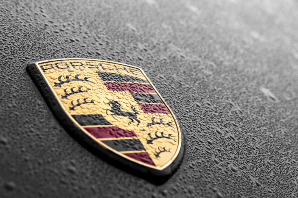 Porsche a început producția unui „e-combustibil”. A fost descoperit înlocuitorul ecologic al benzinei