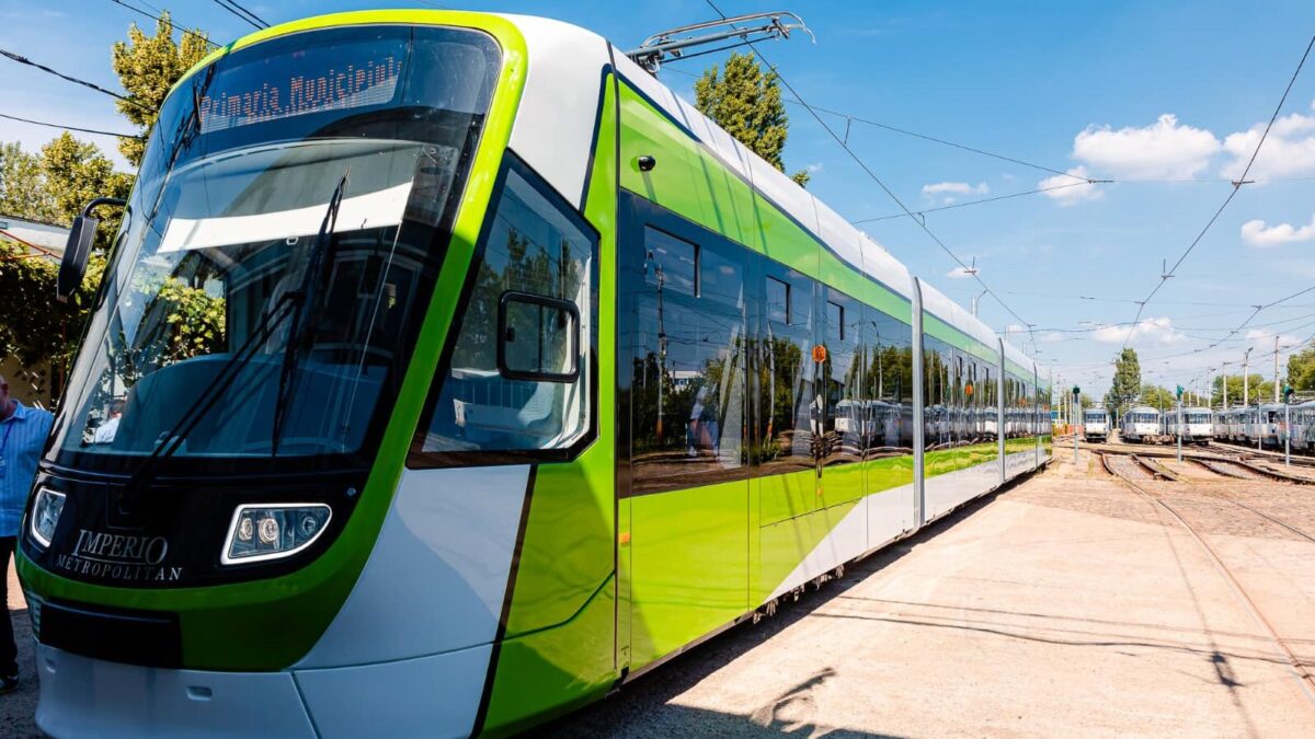 Nicușor Dan: Până la sfârșitul anului, vor fi 70 de tramvaie noi în București. S-ar putea comanda încă 250