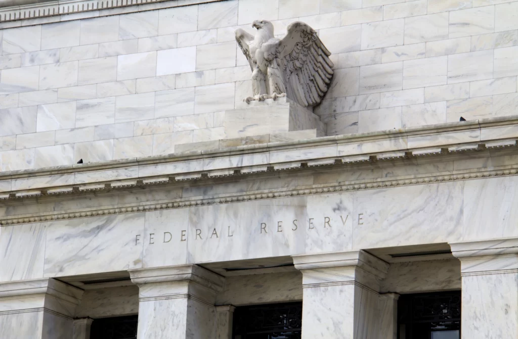 Fed estimează rate mai mari în perioada următoare. Inflația rămâne un obiectiv cheie