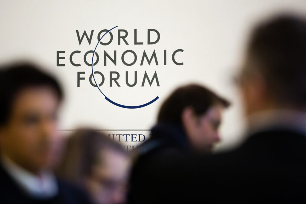 Forumul Economic Mondial: Cei mai bogați oameni din întreaga lume au acumulat majoritatea valorilor de pe piață