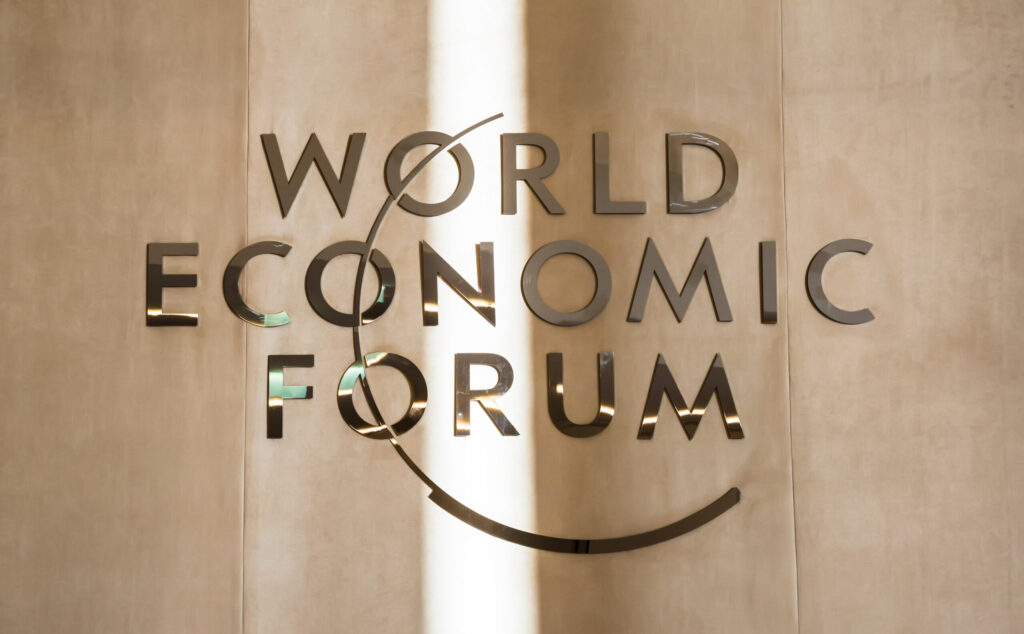 Forumul Economic de la Davos se încheie pe un ton optimist, dar cu semnale de alarmă în privința climei