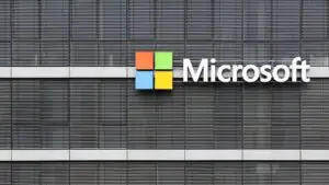 Microsoft vrea să lanseze un „nou sistem de operare”. Cum se numește și cui se adresează