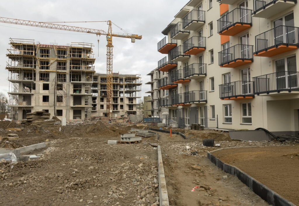 INS: Numărul autorizaţiilor de construcţie pentru clădiri rezidenţiale a scăzut cu 13,3% în primele 11 luni din 2022