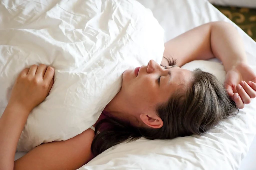 Cum ar trebui să dormim corect? Care este cea mai bună poziție pentru somn