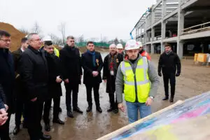 Nicolae Ciucă a vizitat lucrările de extindere ale Aeroportului Internaţional Iaşi, finanțate de Guvernul României