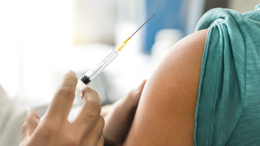 Vaccinurile împotriva cancerului sunt deja o realitate. Ce trebuie să știe toată lumea