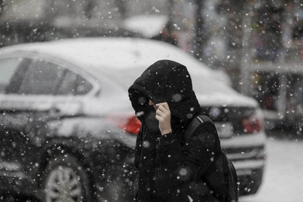 Vremea a luat-o razna în România! S-au întors ninsorile. Prognoza meteo ANM
