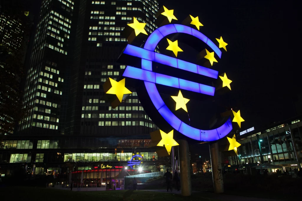 Banca Centrală Europeană a majorat rata dobânzii de referinţă cu 0,25%