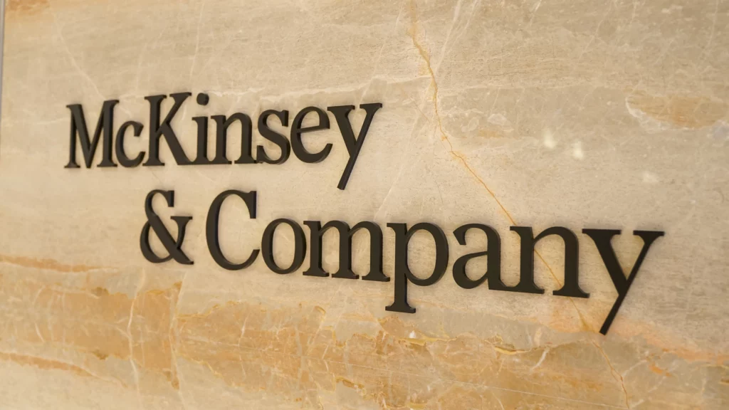 Compania McKinsey ar putea elimina până la 2.000 de locuri de muncă