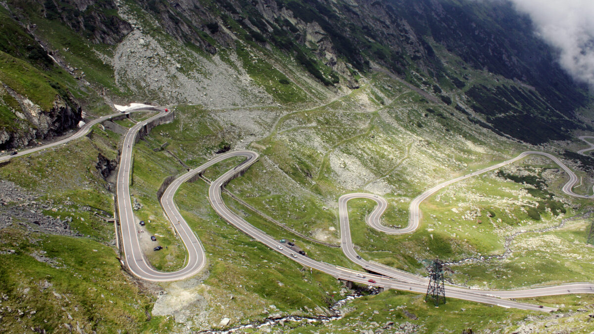 Se inaugurează unul dintre cele mai spectaculoase drumuri din România. Este aproape finalizat