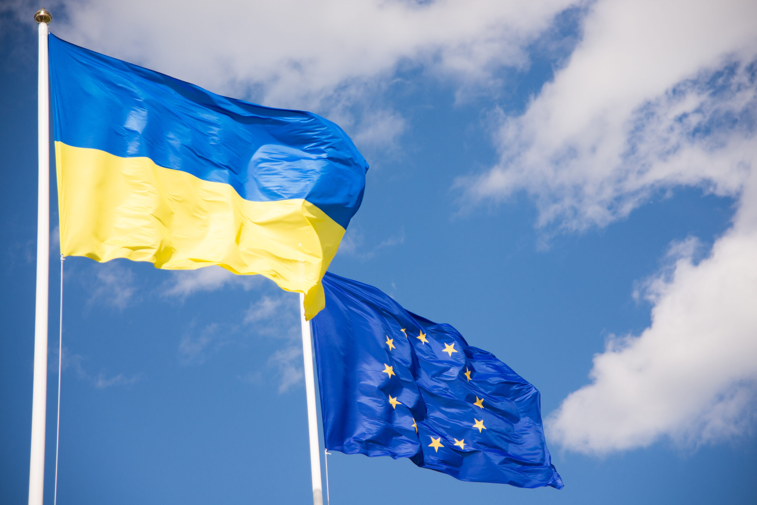Членство украины. Украина и Европейский Союз. Флаг Украины и ЕС. Флаг Украины и Евросоюза. Флажок Украина ЕС.