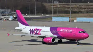 Wizz Air își reorganizează zborurile din România: mai multe rute internaționale vor fi anulate. Cum vor fi despăgubiți pasagerii afectați