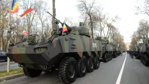 Armata română ar putea fi dotată cu 150 de noi transportoare blindate Piranha 5