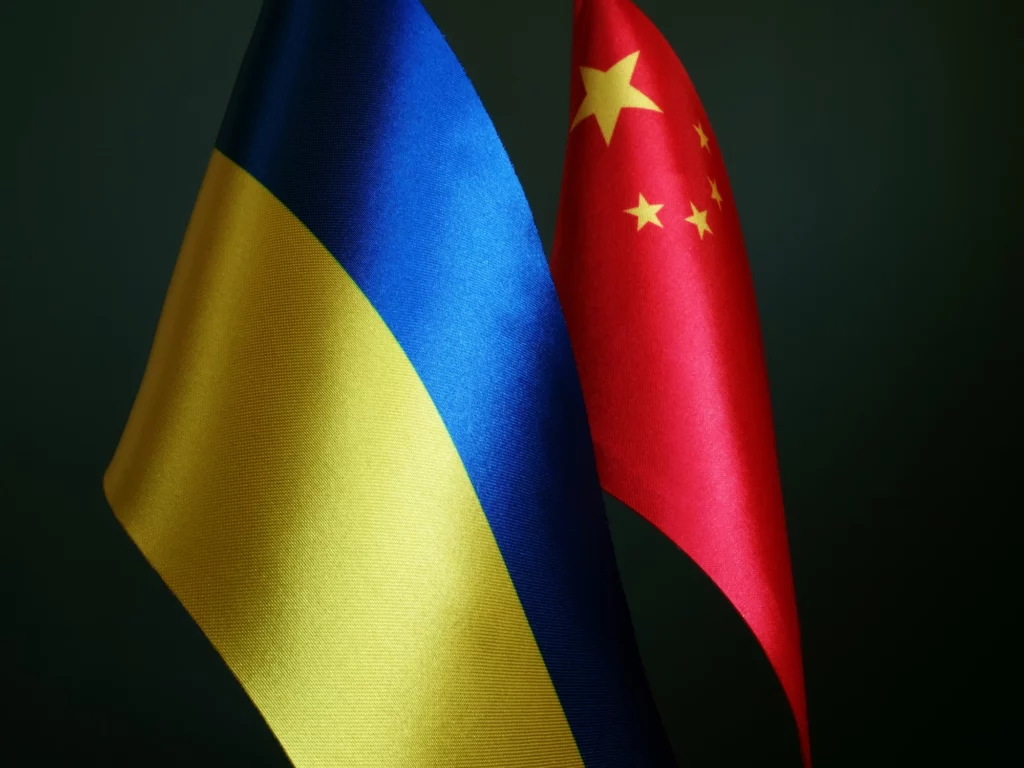 Decizie controversată în China! Beijingul solicită ambasadelor să înlăture de pe clădiri însemnele de sprijin pentru Ucraina