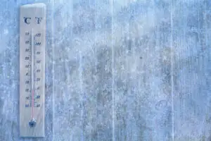 Vremea a luat-o razna în România! Ninsori puternice, dar şi vreme caldă. Prognoza meteo ANM