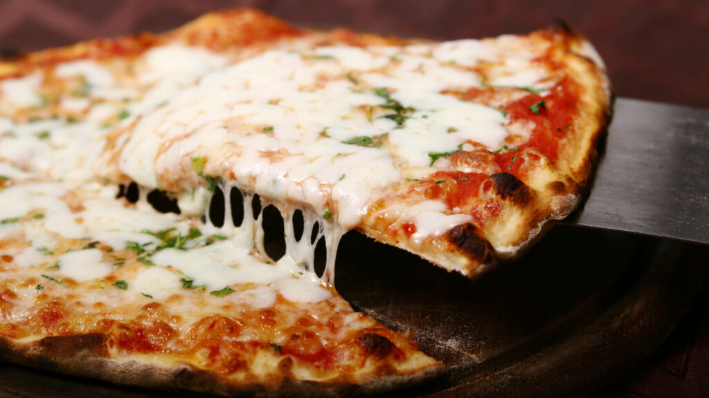 Eurostat: Pizza s-a scumpit cu 16% în Uniunea Europeană anul trecut