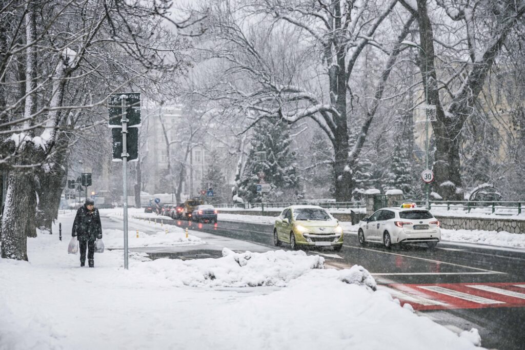 Vremea o ia razna în România! Cod portocaliu de viscol. Alertă meteo ANM de ultimă oră